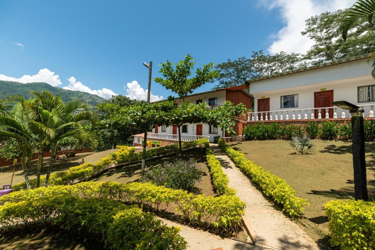 Hotel Villa Camila ลาปินตาดา ภายนอก รูปภาพ