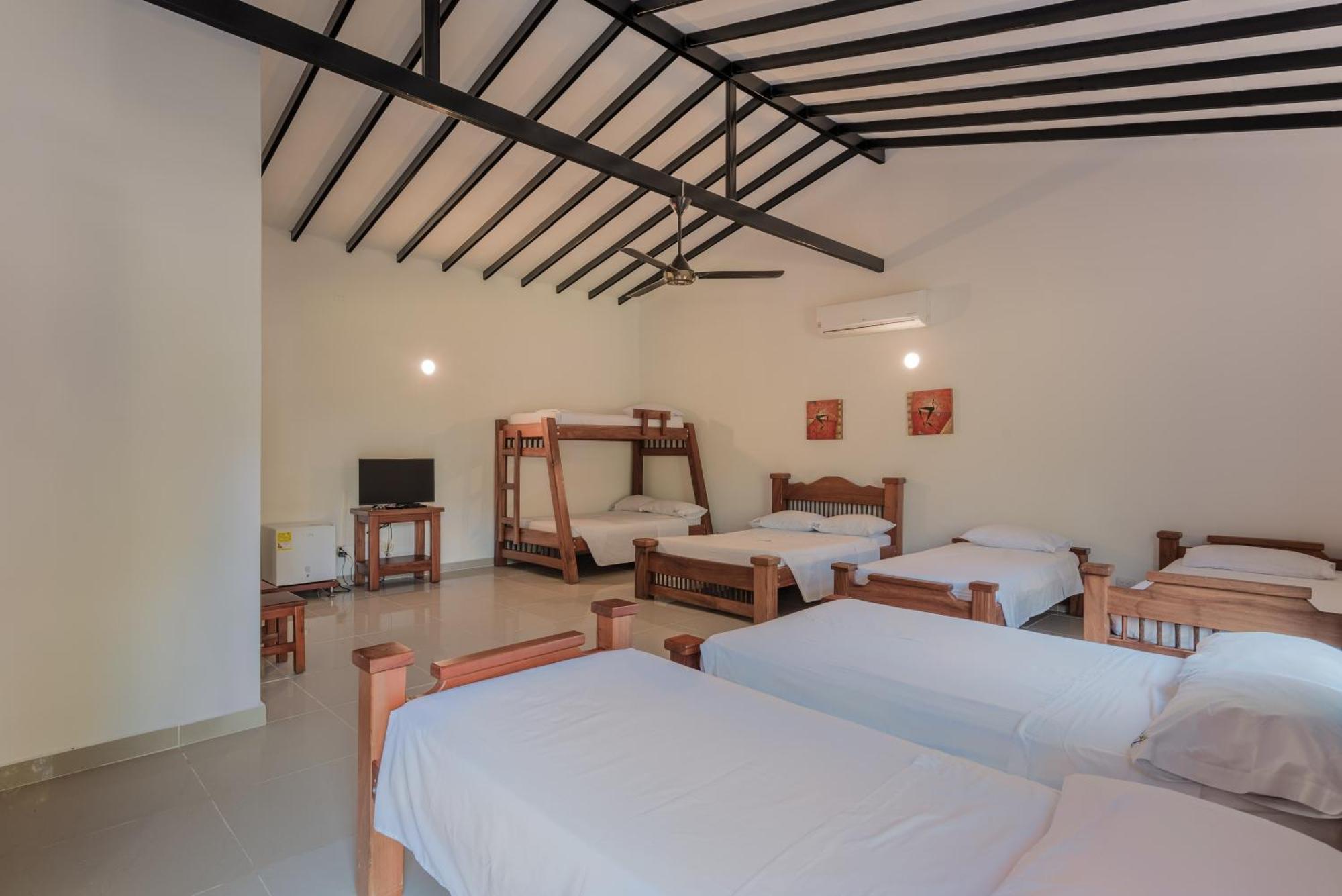Hotel Villa Camila ลาปินตาดา ภายนอก รูปภาพ
