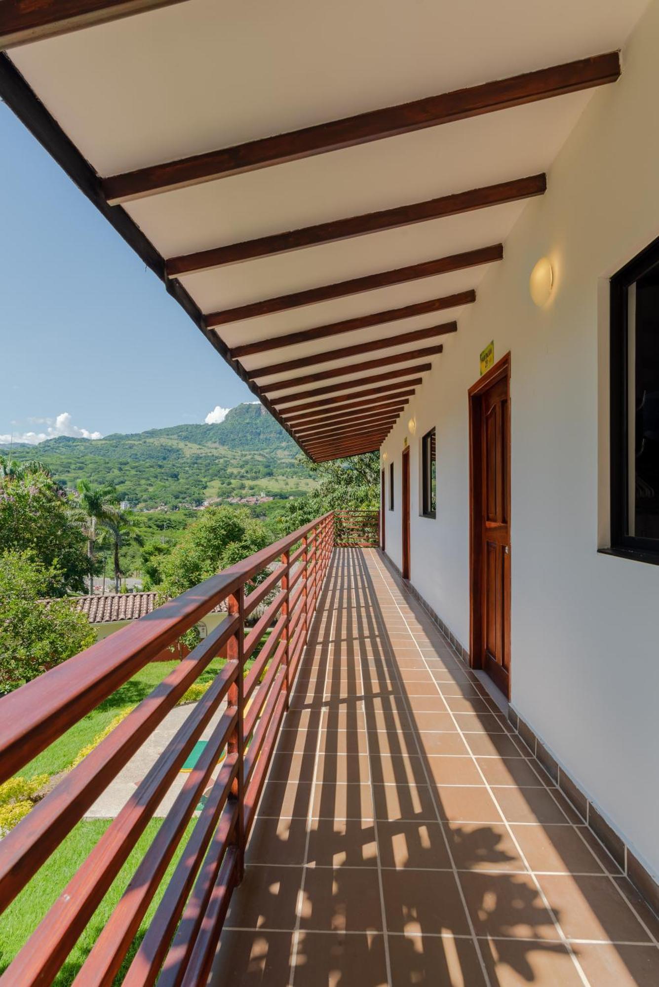 Hotel Villa Camila ลาปินตาดา ภายนอก รูปภาพ