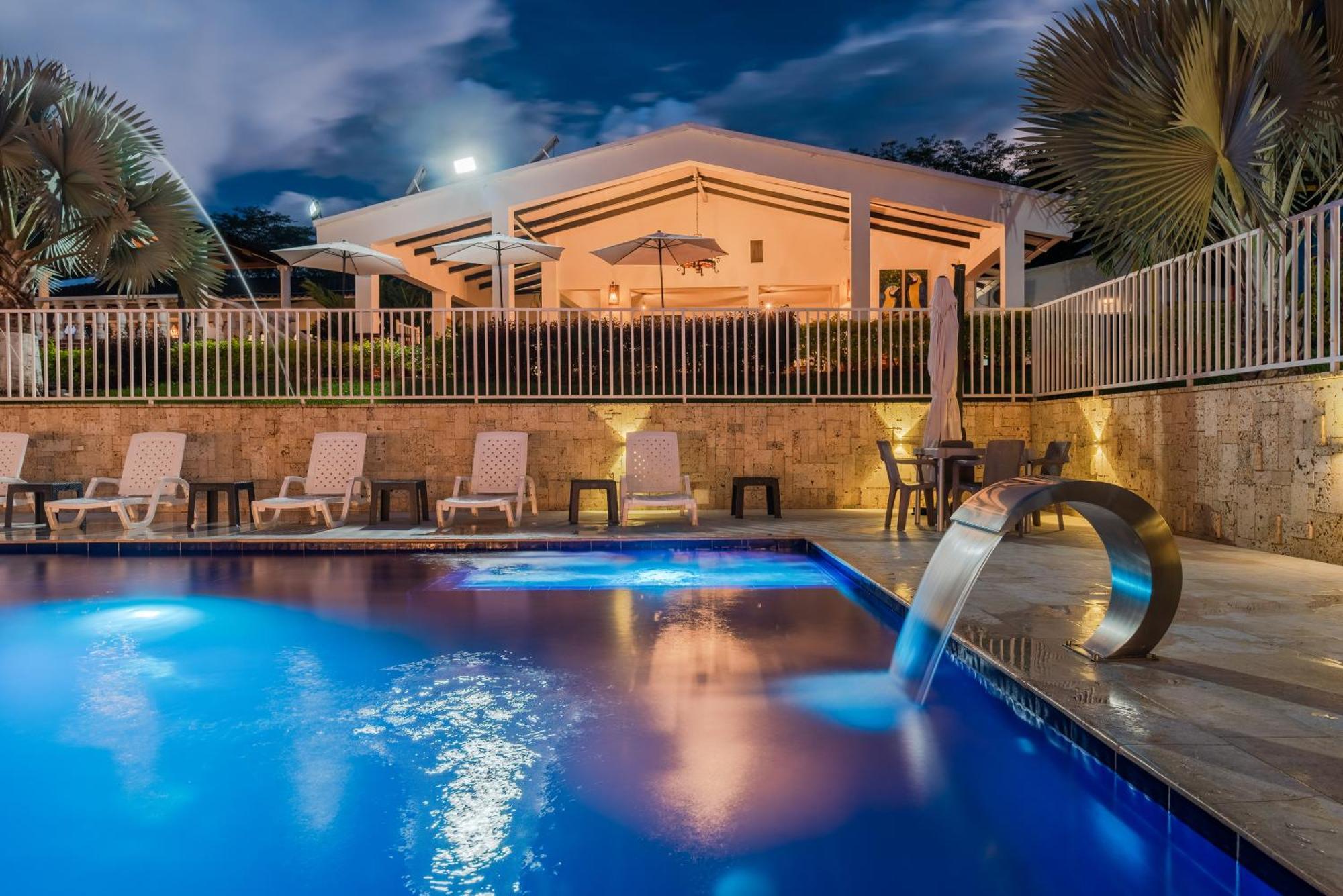 Hotel Villa Camila ลาปินตาดา ภายนอก รูปภาพ